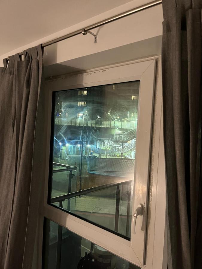 Luxurious Dlr Apartment Лондон Екстер'єр фото