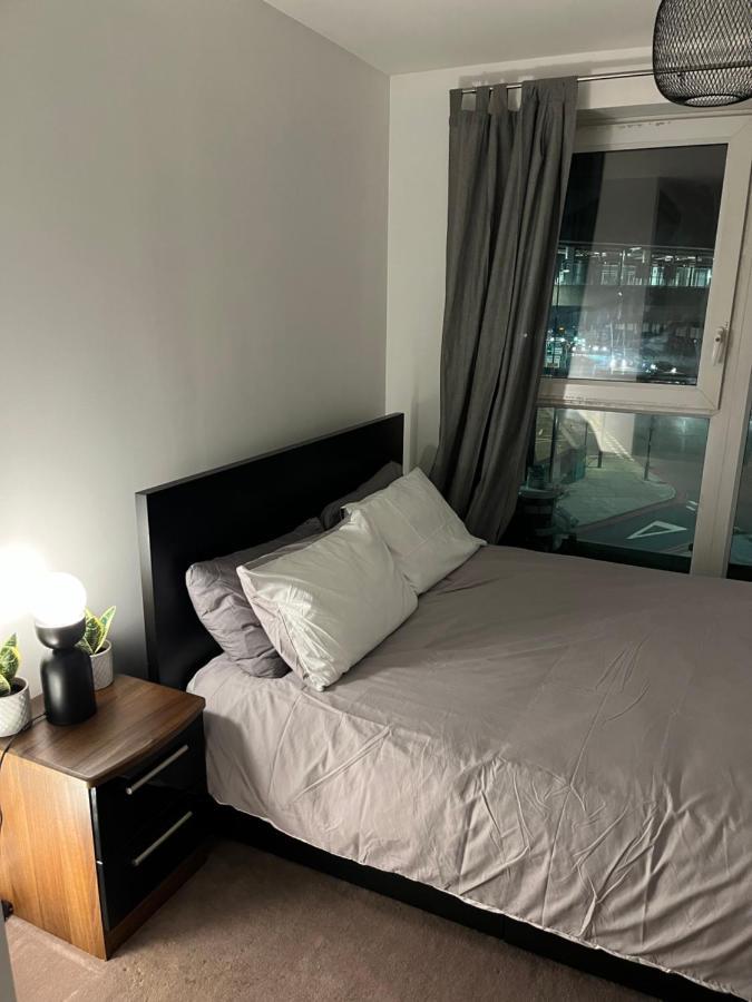 Luxurious Dlr Apartment Лондон Екстер'єр фото