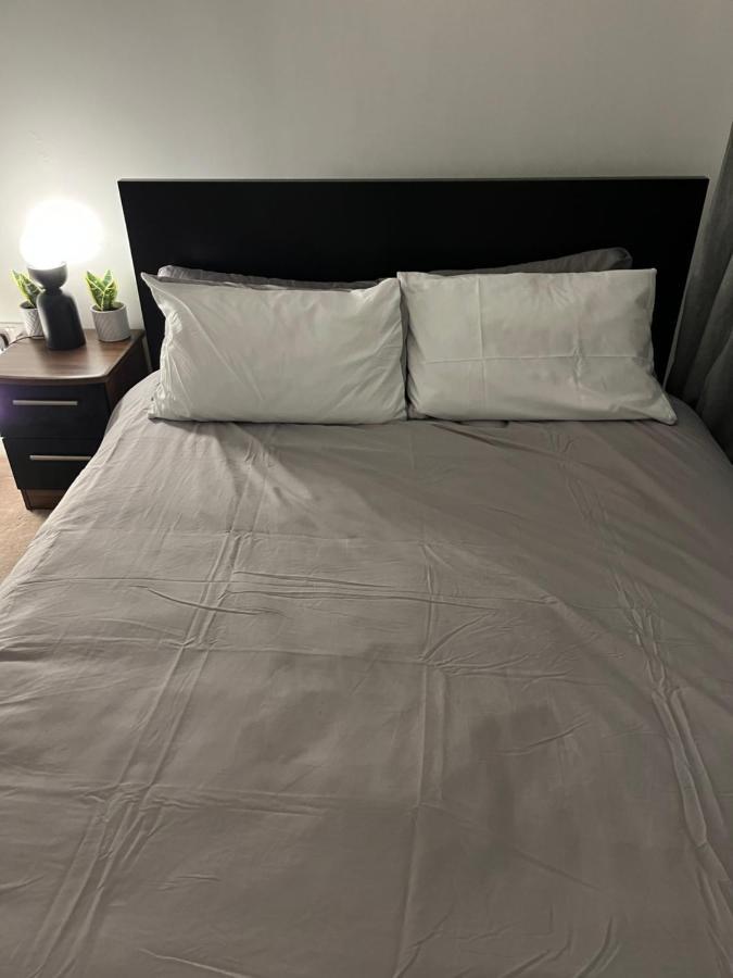 Luxurious Dlr Apartment Лондон Екстер'єр фото