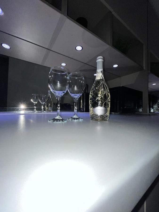 Luxurious Dlr Apartment Лондон Екстер'єр фото