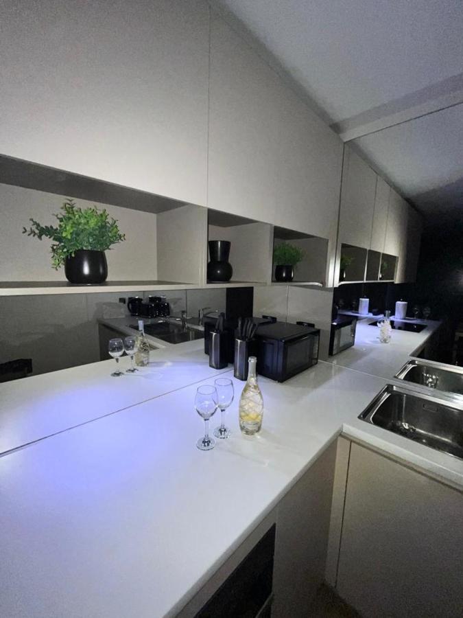 Luxurious Dlr Apartment Лондон Екстер'єр фото