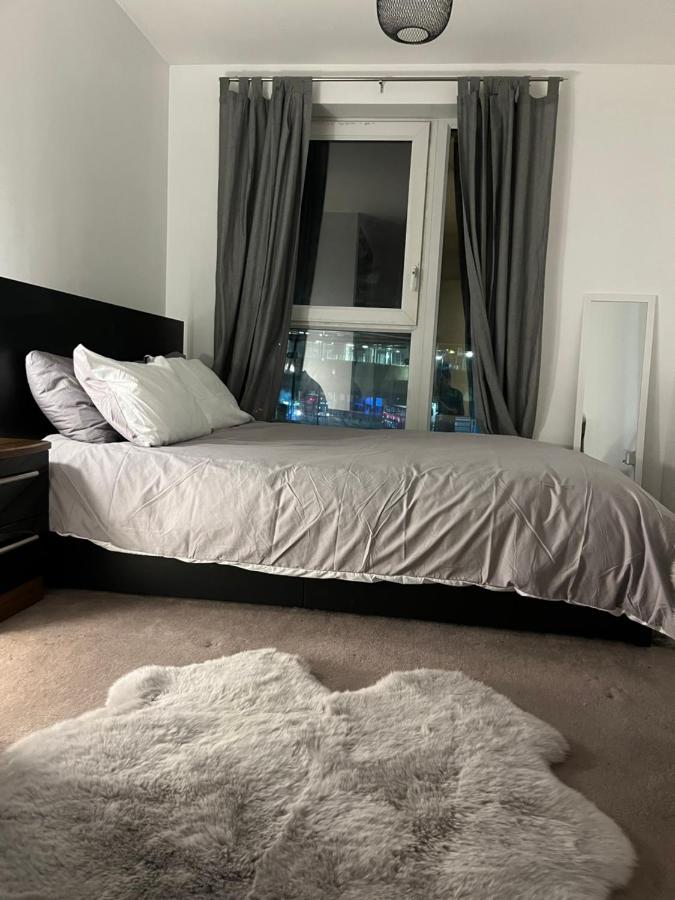 Luxurious Dlr Apartment Лондон Екстер'єр фото
