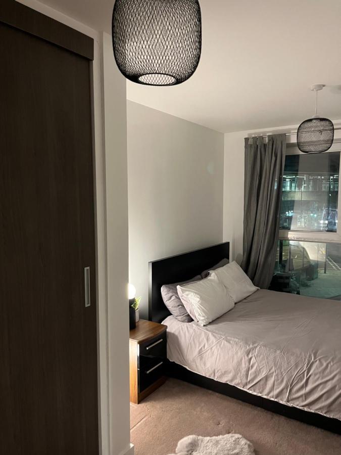Luxurious Dlr Apartment Лондон Екстер'єр фото